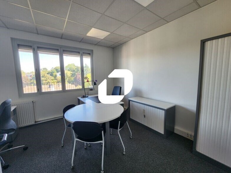Bureau dans La Celle Saint Cloud à vendre - Photo intérieure - Image 3 de 10