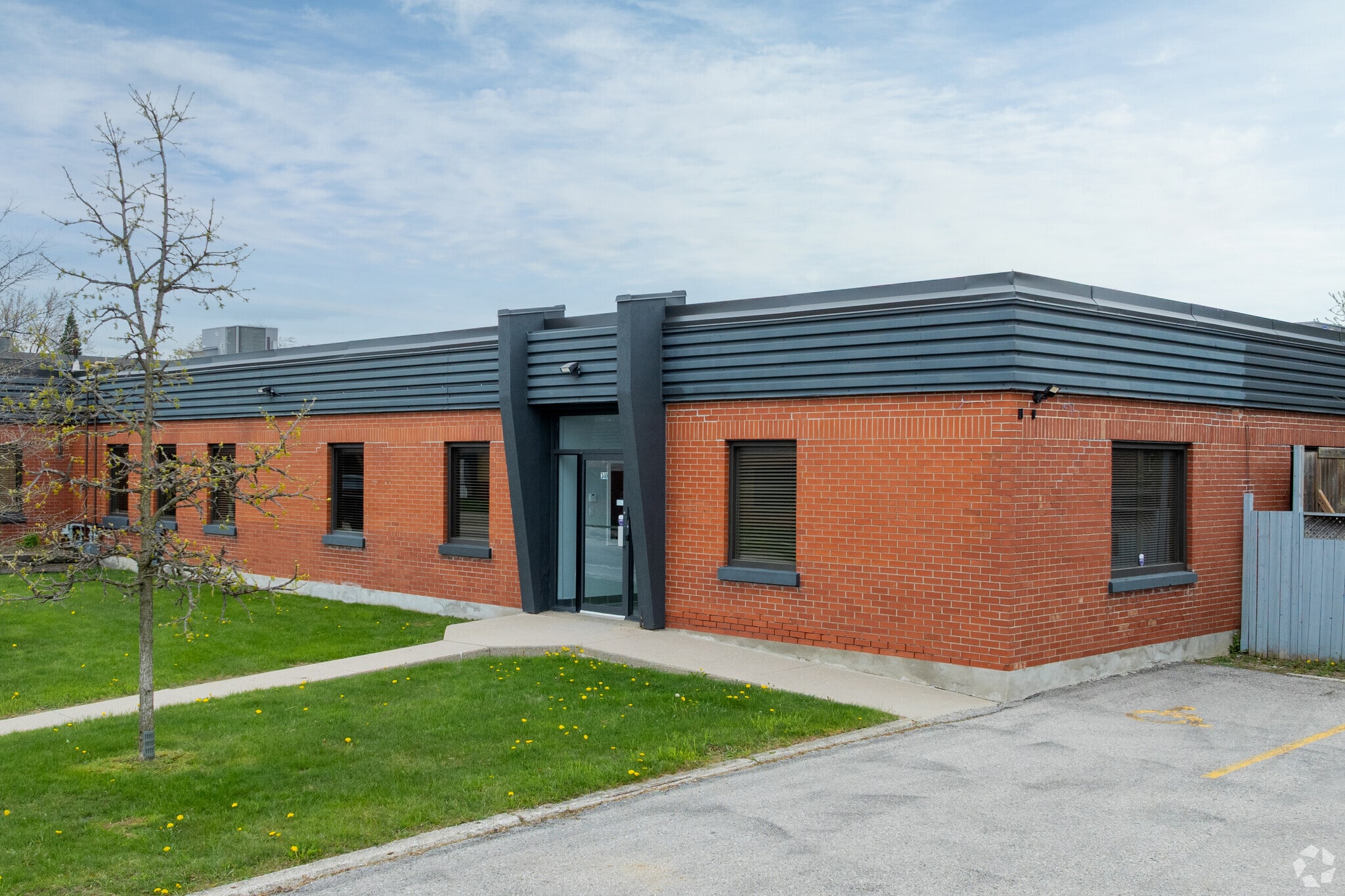 340 Saskatoon St, London, ON for lease Primary Photo- Image 1 of 25
