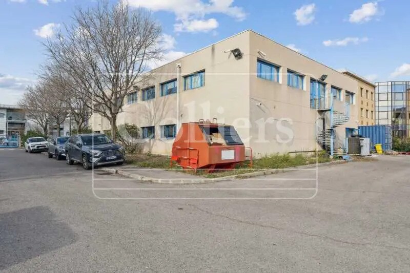 Office in Marseille for lease - Building Photo - Image 1 of 16