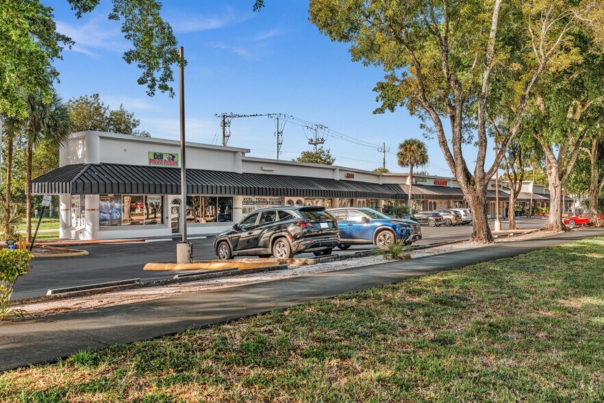 7200-7300 W Oakland Park Blvd, Lauderhill, FL à louer - Photo du bâtiment - Image 1 de 10