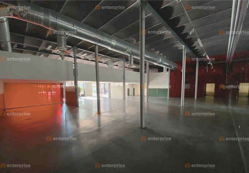 Retail in Roubaix for lease - Interior Photo - Image 3 of 5