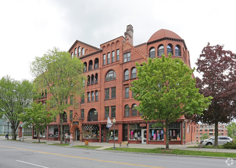 504-516 Broadway, Saratoga Springs, NY à vendre - Photo principale - Image 1 de 1