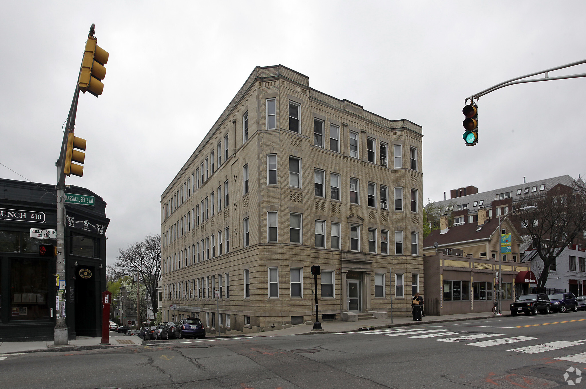 922 Massachusetts Ave, Cambridge, MA for sale Primary Photo- Image 1 of 1