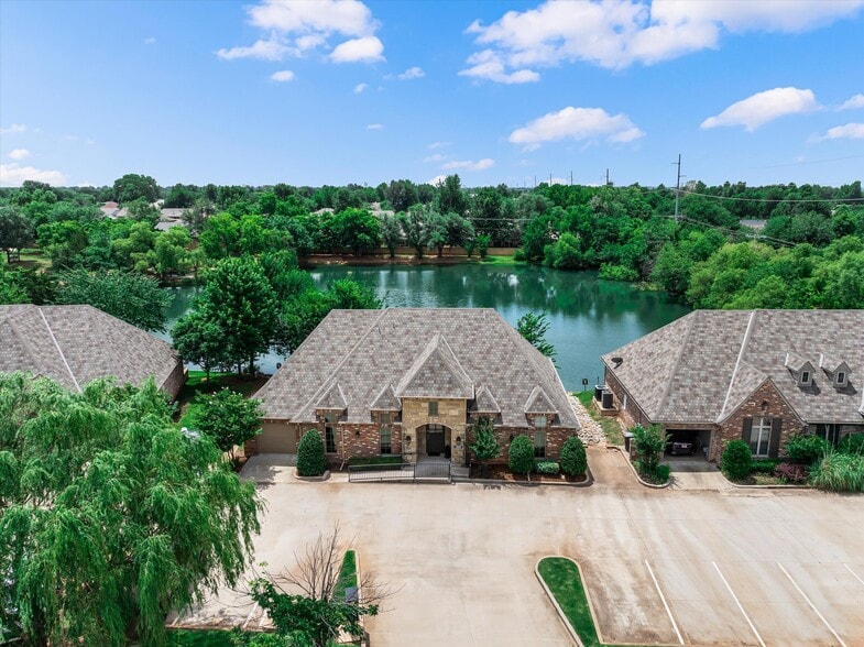 2224 Bridgeview Blvd, Edmond, OK à vendre - Photo du bâtiment - Image 1 de 27