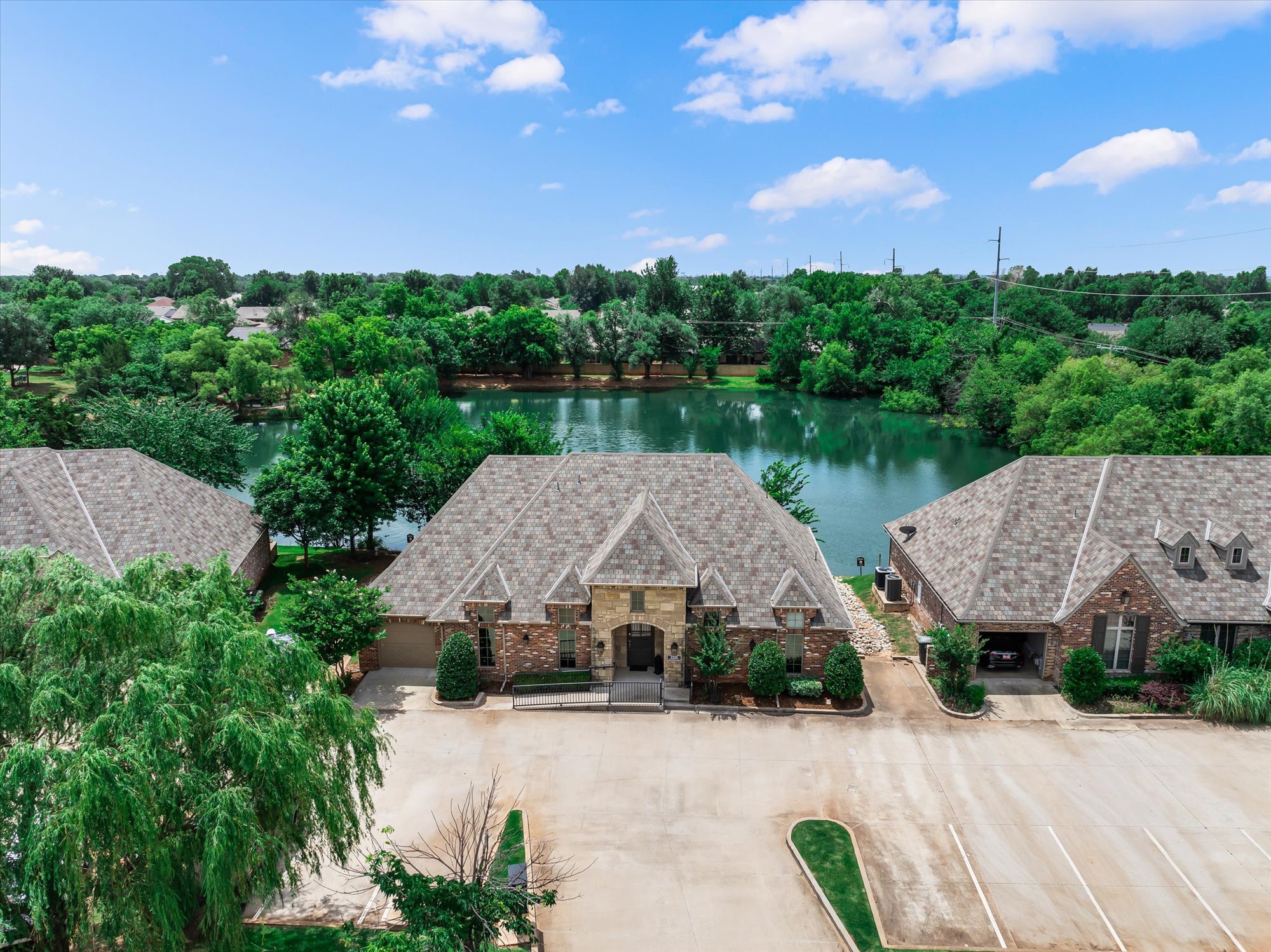 2224 Bridgeview Blvd, Edmond, OK à vendre Photo du bâtiment- Image 1 de 28