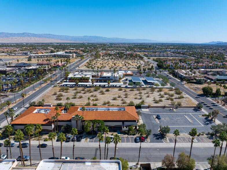 801 E Tahquitz Canyon Way, Palm Springs, CA à louer - Photo intérieure - Image 2 de 9