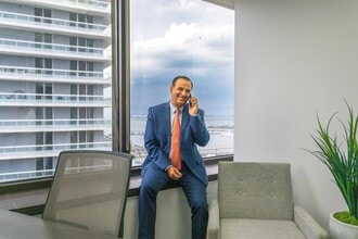 2 S Biscayne Blvd, Miami, FL for lease Interior Photo- Image 1 of 2