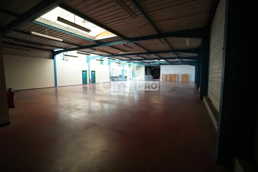 Flex in Longvic for lease - Building Photo - Image 3 of 8