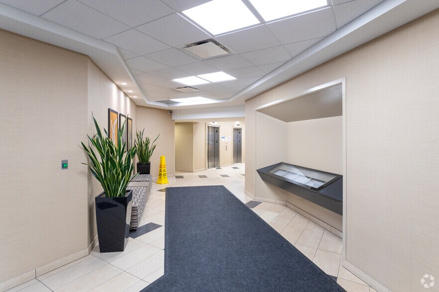 4370 Dominion St, Burnaby, BC à louer - Hall d’entrée - Image 2 de 9