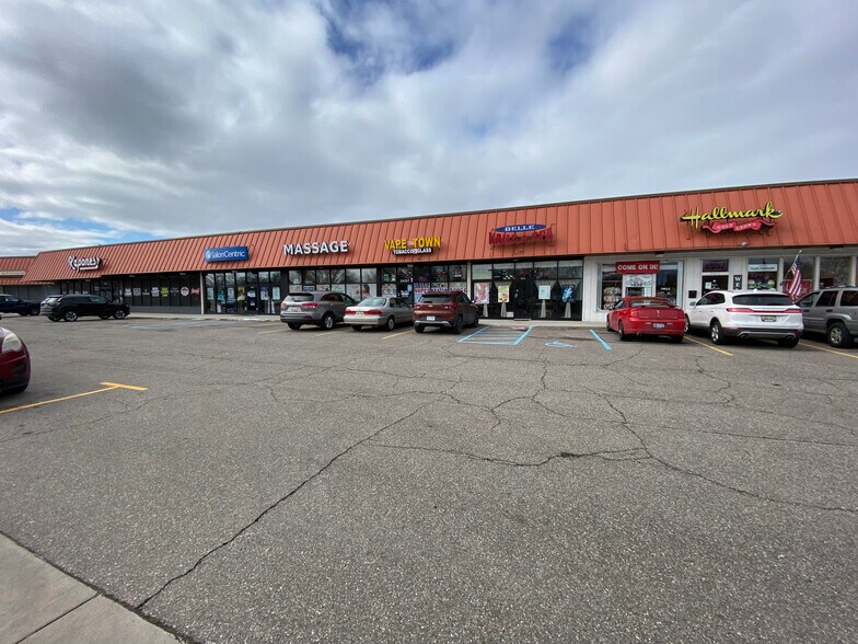 24235-24311 Harper Ave, Saint Clair Shores, MI à louer - Photo du bâtiment - Image 3 de 12