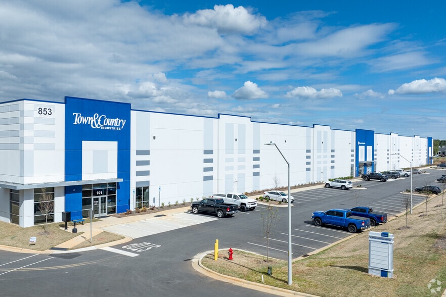 853 Shotwell Rd, Clayton, NC for lease - Primary Photo - Image 1 of 9