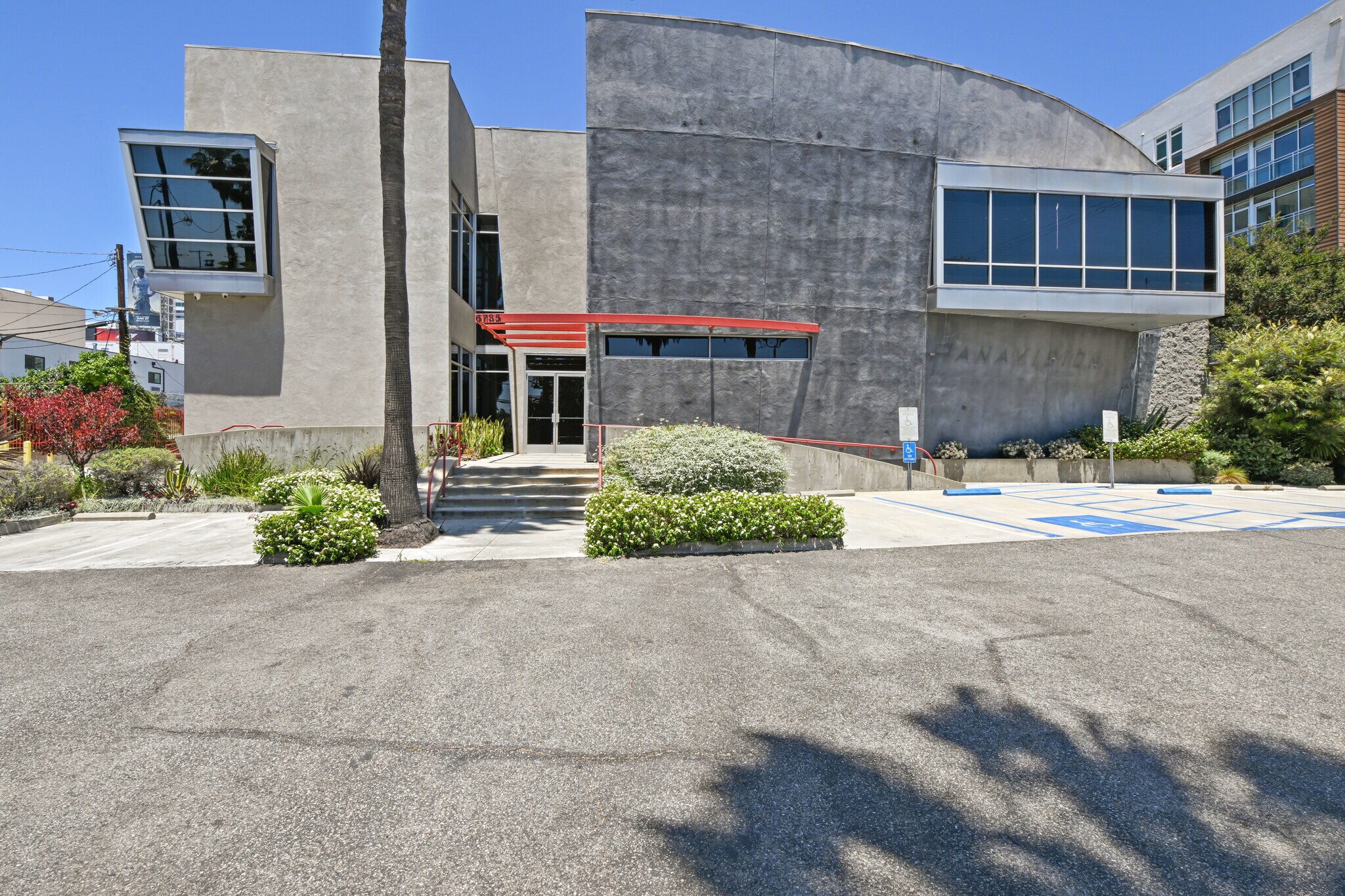 6735 Selma Ave, Hollywood, CA à vendre Photo du bâtiment- Image 1 de 11