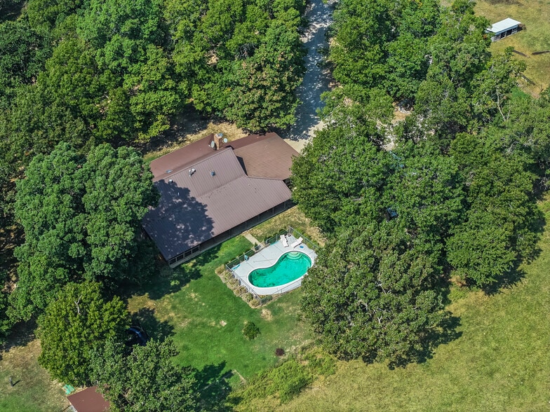 11052 Bredehoeft Rd, Gentry, AR for sale - Building Photo - Image 2 of 54