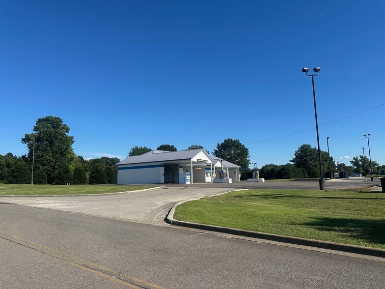 1236 Huntsville Hwy, Fayetteville, TN for sale - Primary Photo - Image 1 of 8