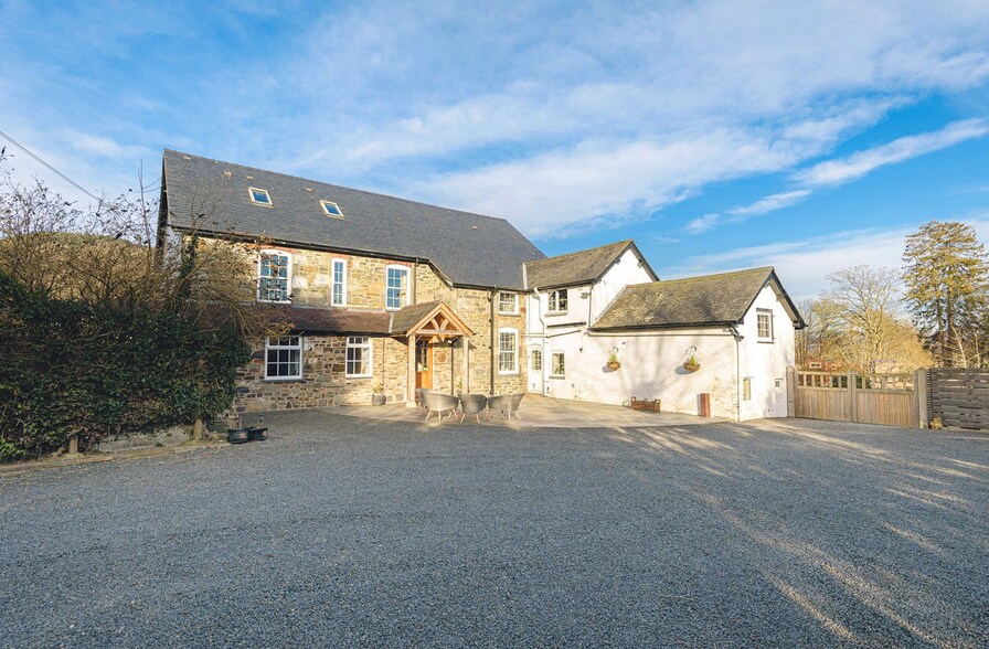 Ffordd Y Castell, Carno à vendre - Photo principale - Image 1 de 11