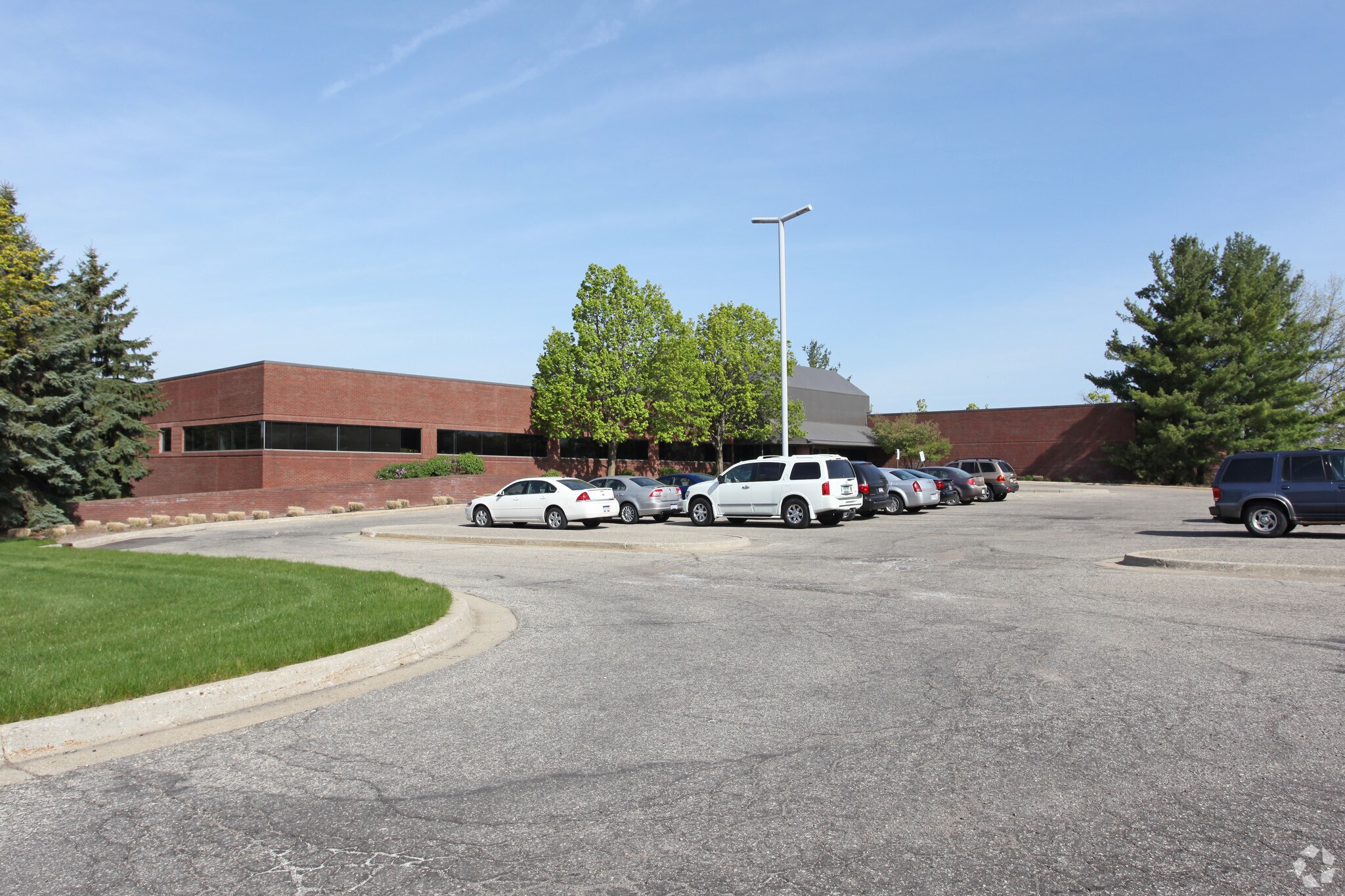 5989 Tahoe Dr SE, Grand Rapids, MI for lease Primary Photo- Image 1 of 8