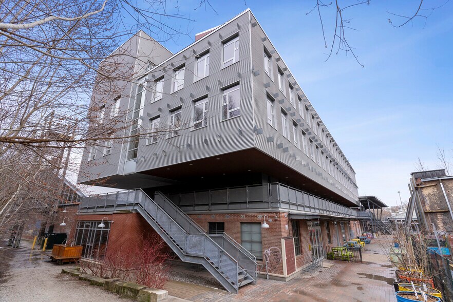 550 Bayview Ave, Toronto, ON for sale - Building Photo - Image 1 of 1