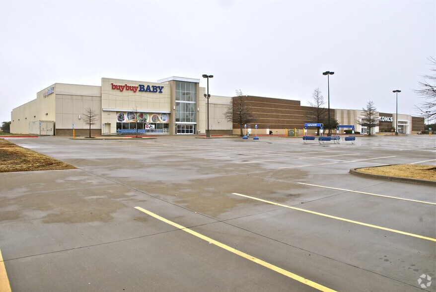 2712 N Central Expy, Plano, TX à louer - Photo du bâtiment - Image 3 de 8