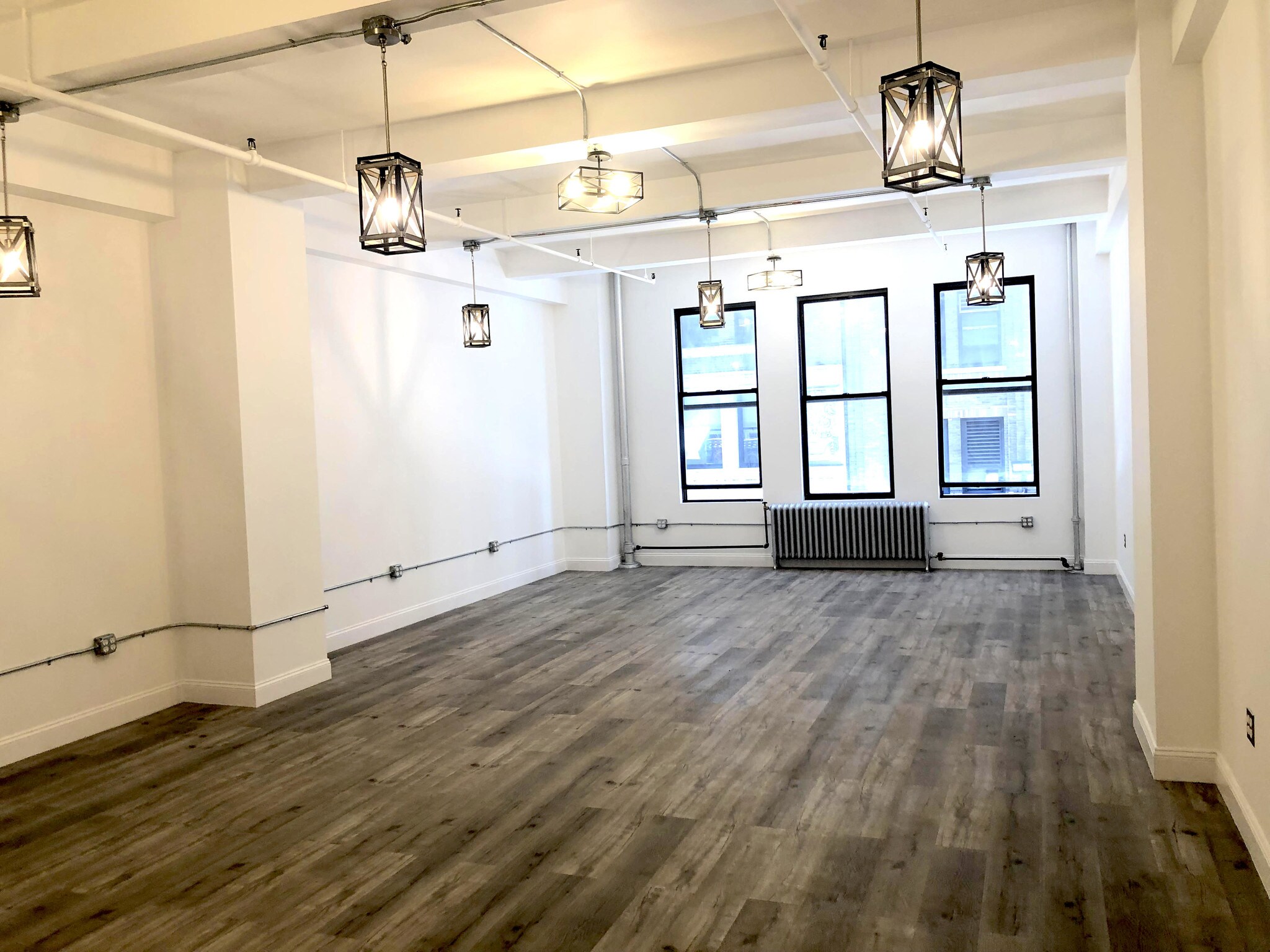 265-269 W 37th St, New York, NY for lease Interior Photo- Image 1 of 5