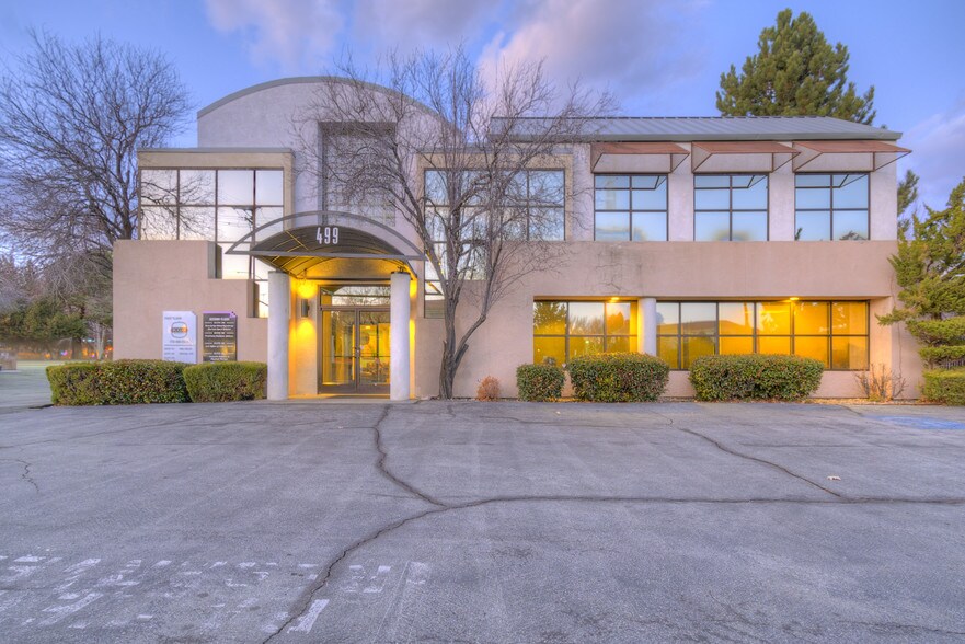 499 W Plumb Ln, Reno, NV à vendre - Photo du bâtiment - Image 3 de 26