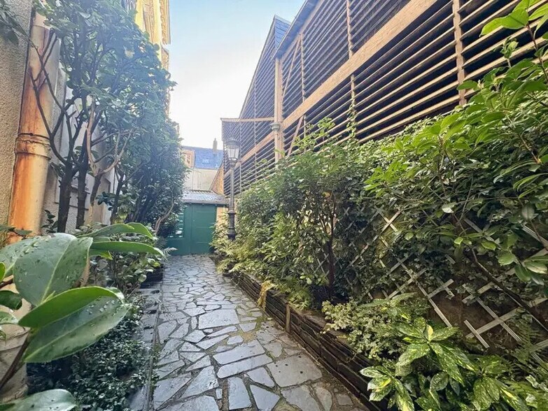 Bureau dans Nantes à vendre - Photo du bâtiment - Image 2 de 15