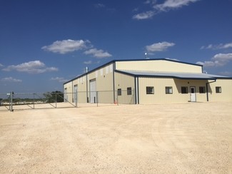 Plus de détails pour 685 Corgey Rd, Pleasanton, TX - Industriel à vendre