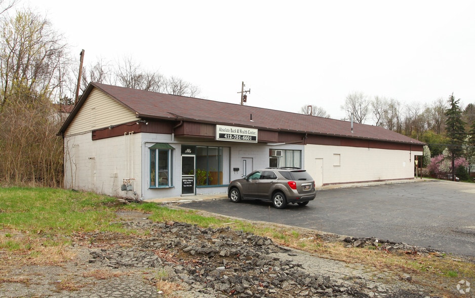 100-108 Mclay Dr, Elizabeth, PA for lease - Primary Photo - Image 1 of 2