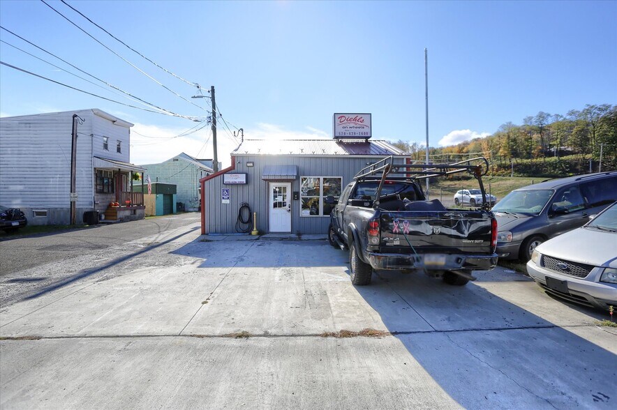 40 N 4th St, Saint Clair, PA à vendre - Photo du bâtiment - Image 3 de 16