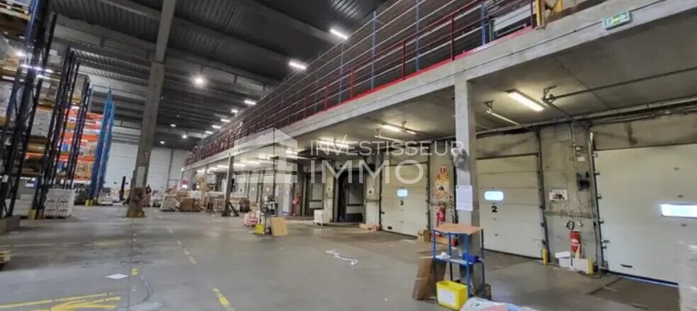 Industrial in Maurepas for lease - Building Photo - Image 3 of 4
