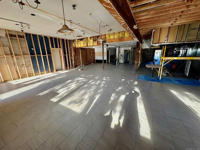 1205 Main St, Branford, CT à louer - Photo du bâtiment - Image 3 de 8