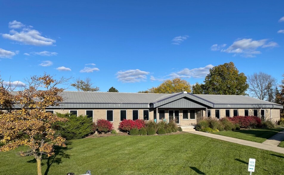 6051 S Indianapolis Rd, Whitestown, IN à louer - Photo du bâtiment - Image 1 de 22
