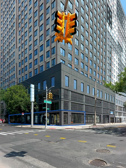 94-15 Sutphin Blvd, Jamaica, NY for lease - Building Photo - Image 1 of 9