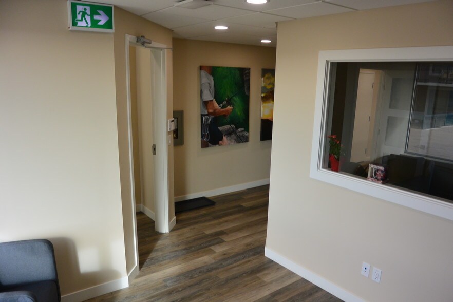 8855 Macleod Trl SW, Calgary, AB à louer - Photo intérieure - Image 2 de 11