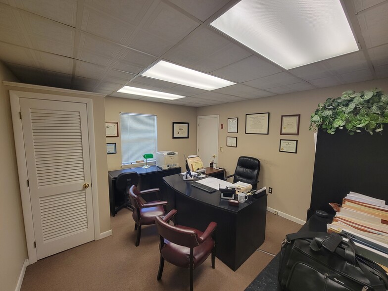9 Fletcher St, Chelmsford, MA for lease - Interior Photo - Image 3 of 10