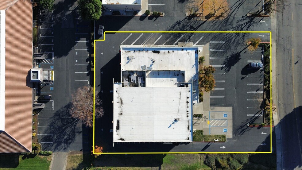 850 W March Ln, Stockton, CA à louer - Photo du bâtiment - Image 3 de 9