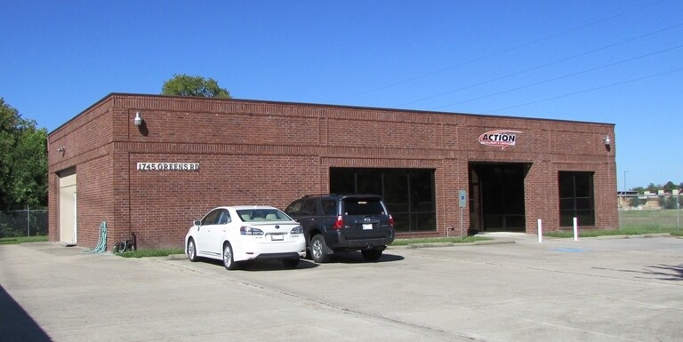 1745 Greens Rd, Houston, TX à vendre - Photo du bâtiment - Image 1 de 4