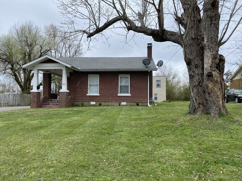 212 W End Ave, Dickson, TN à vendre - Photo du bâtiment - Image 2 de 4