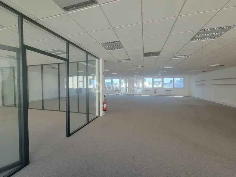 Bureau dans Saint-Denis à louer - Photo du bâtiment - Image 2 de 12