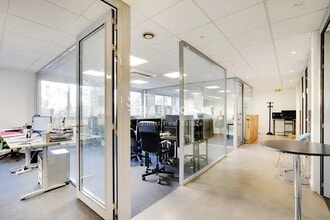 198 Avenue De Verdun, Issy-les-Moulineaux for lease Interior Photo- Image 2 of 20