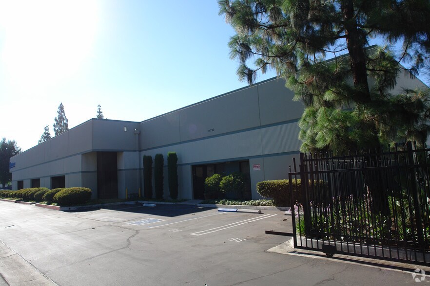 21700-21730 Nordhoff St, Chatsworth, CA à louer - Photo du bâtiment - Image 2 de 7