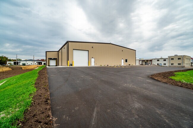Plus de détails pour 3222 Louis Ave, Eau Claire, WI - Industriel à louer