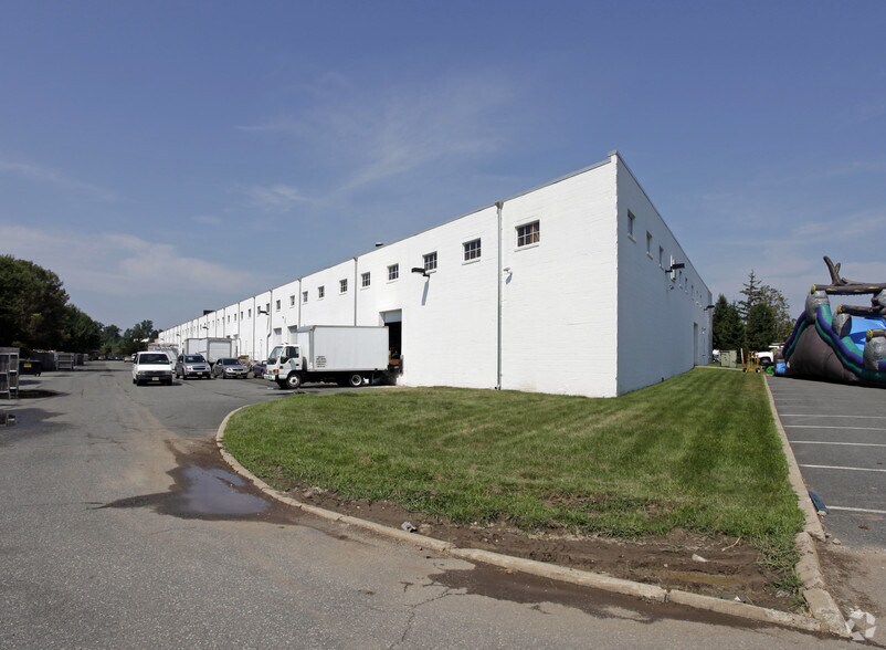 17-39 Leslie Ct, Whippany, NJ à louer - Photo du bâtiment - Image 3 de 5