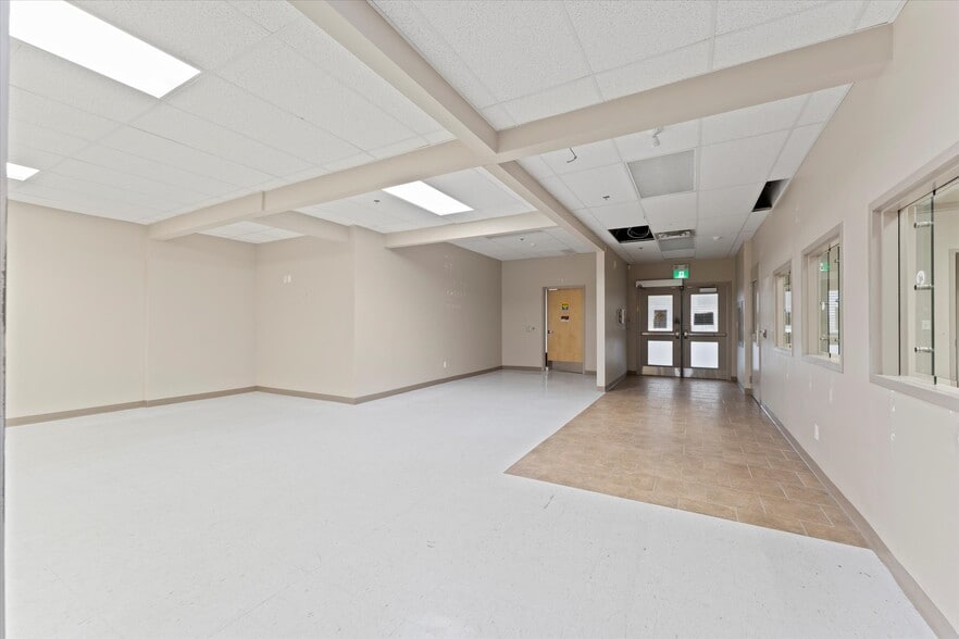 736-744 Ouellette Av, Windsor, ON à vendre - Photo intérieure - Image 3 de 23