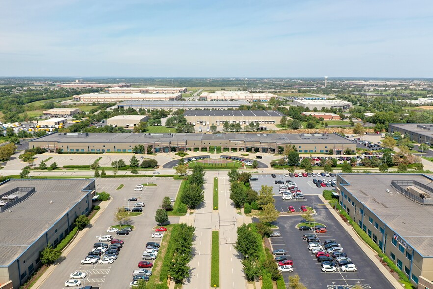 17100-17150 W 118th Ter, Olathe, KS for lease - Building Photo - Image 1 of 12