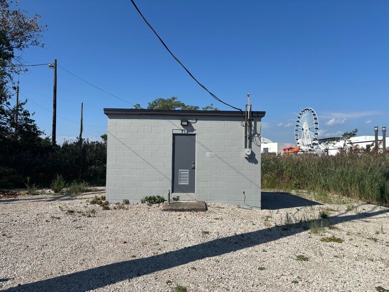 714 Paterson Ave, East Rutherford, NJ à louer - Photo du bâtiment - Image 2 de 8