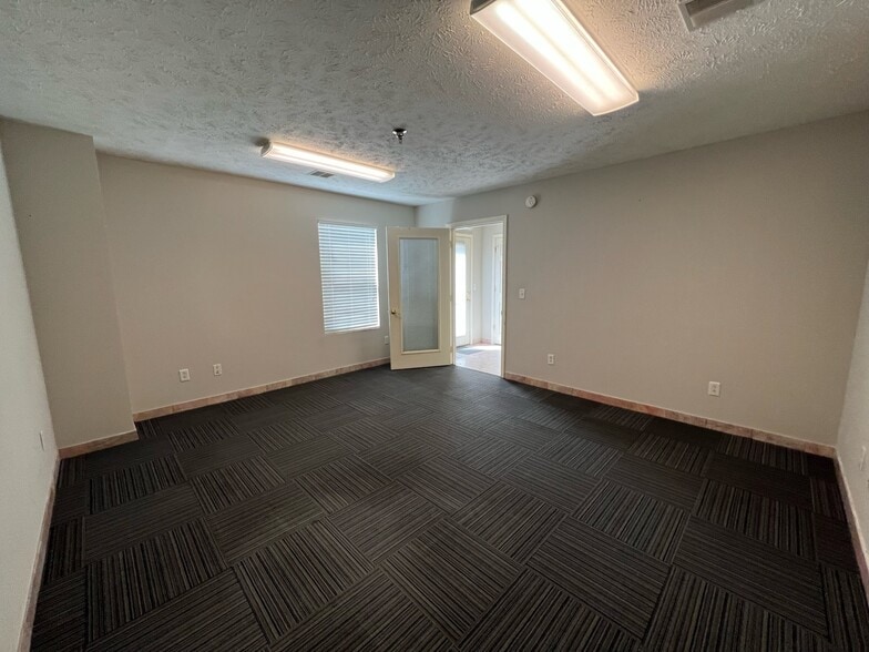 1238 Sloan St, Murfreesboro, TN for lease - Interior Photo - Image 2 of 12