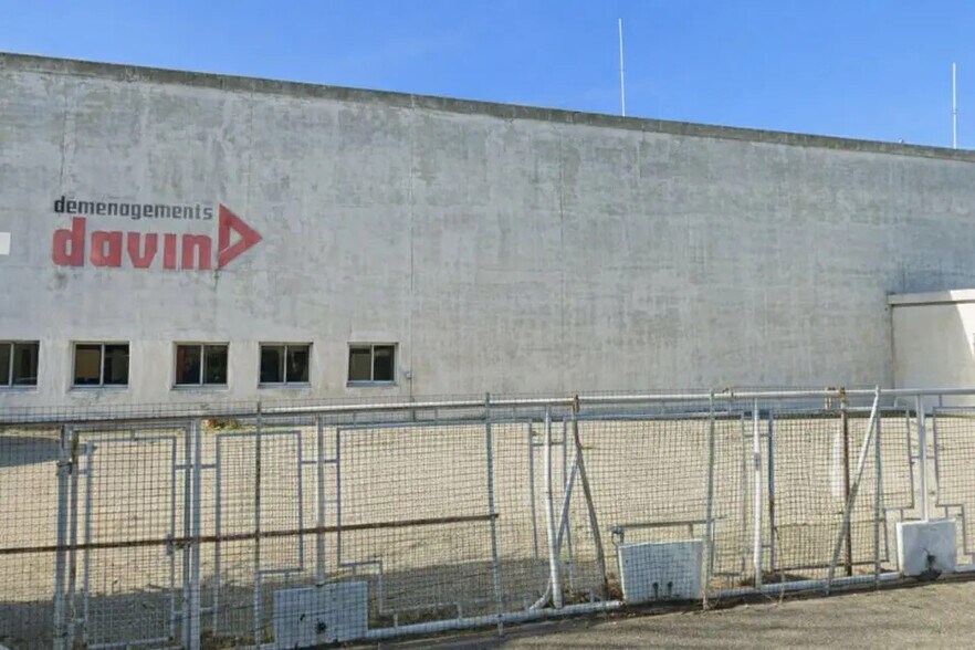 Industrial in Avignon for sale - Building Photo - Image 2 of 8