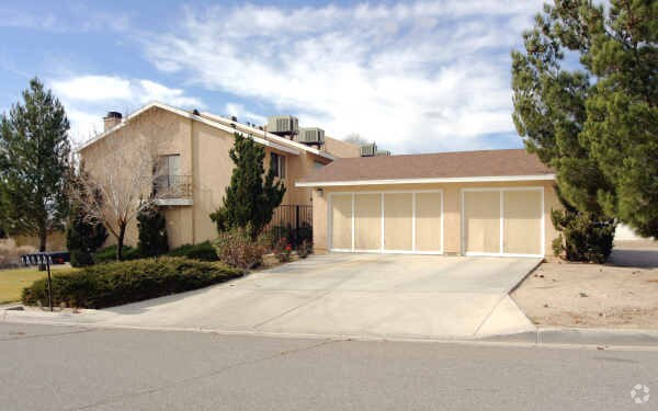 16462 Kalo Rd, Apple Valley, CA à vendre - Photo du bâtiment - Image 2 de 4