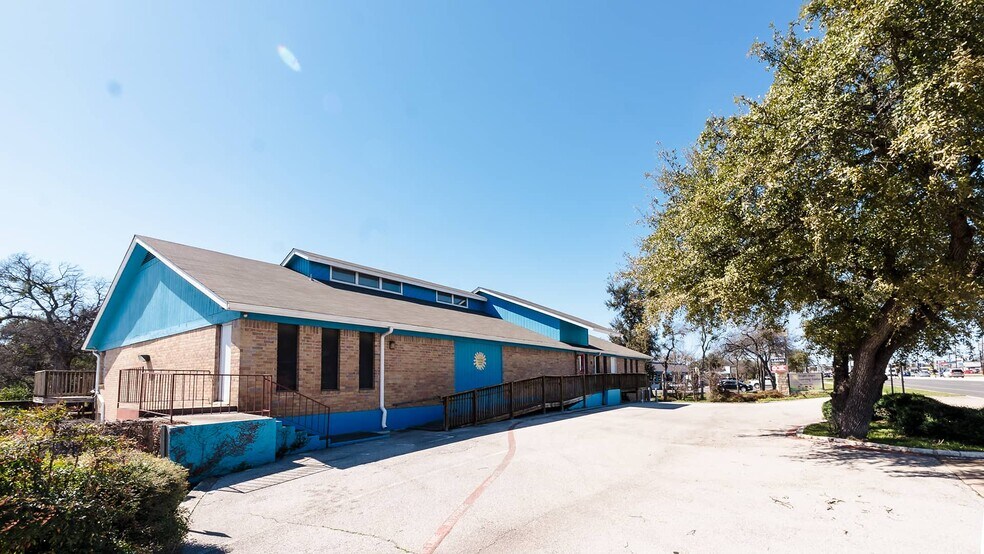 751 S Bell Blvd, Cedar Park, TX à vendre - Photo du bâtiment - Image 2 de 9