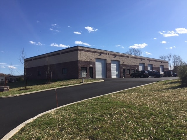 340-348 Nina Way, Warminster, PA for lease - Building Photo - Image 3 of 8